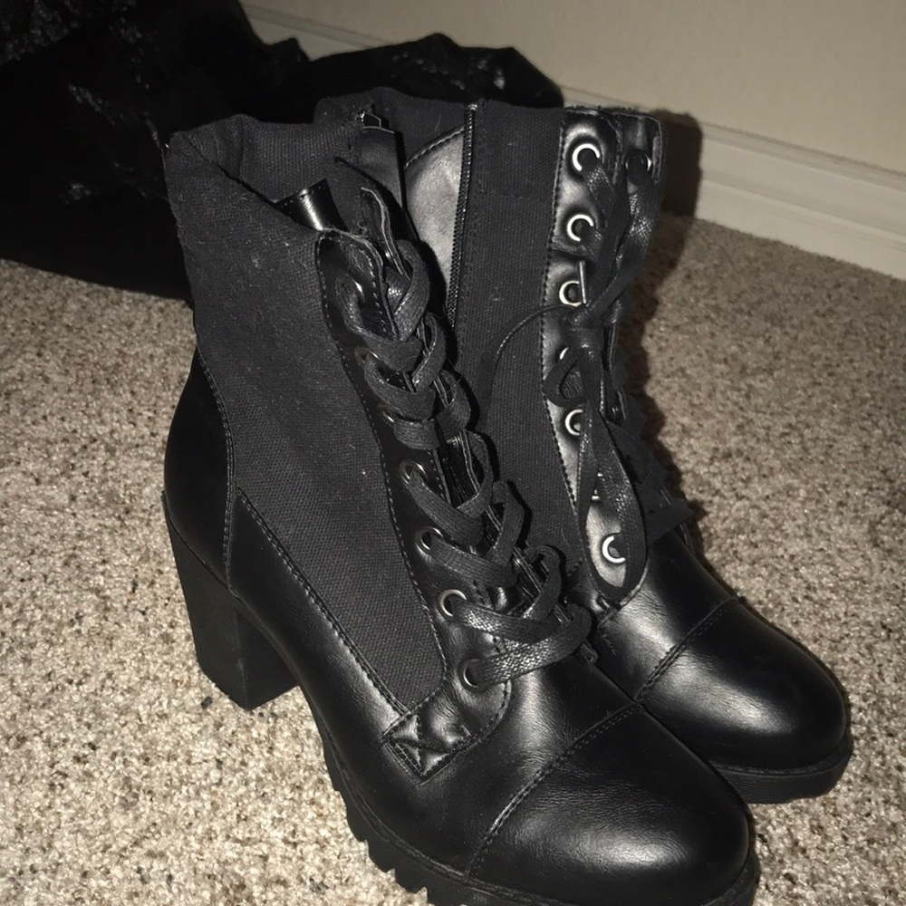 block heel black boots